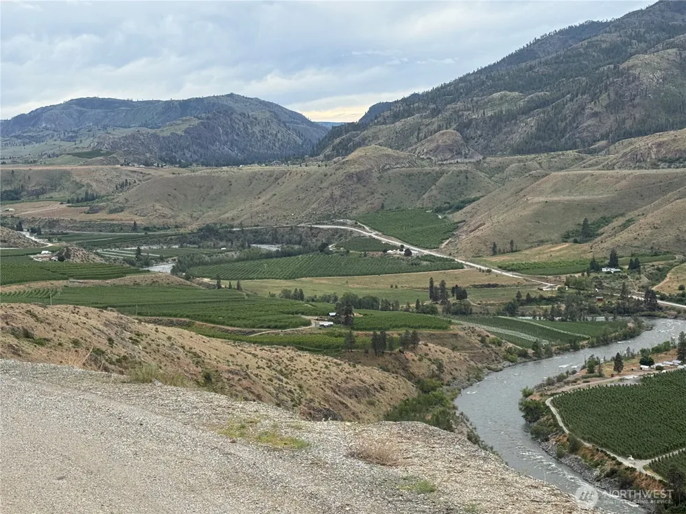 300 Buckhorn Mountain Drive Pateros, WA 98846