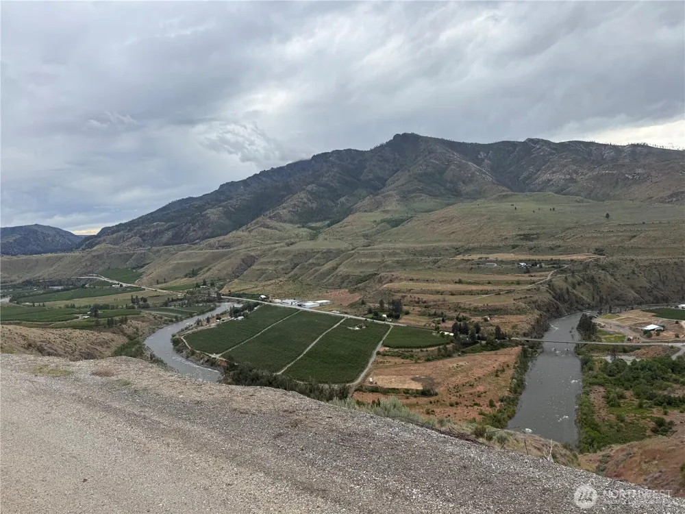 300 Buckhorn Mountain Drive Pateros, WA 98846