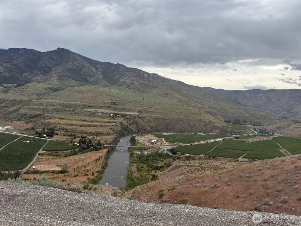 300 Buckhorn Mountain Drive Pateros, WA 98846