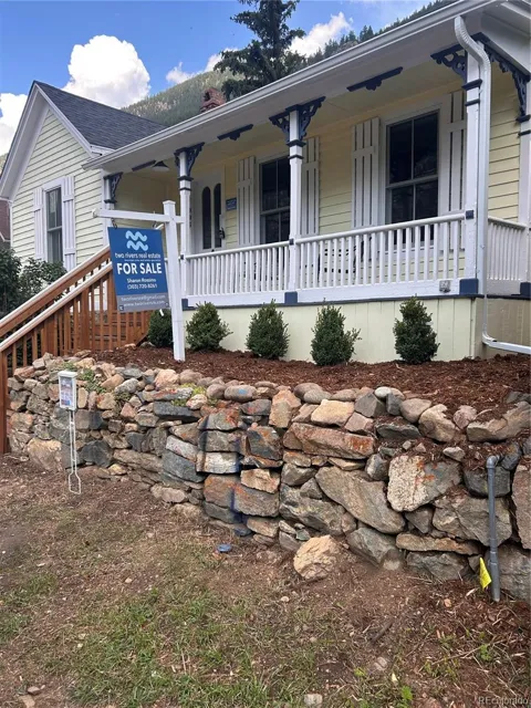 906 Main Street