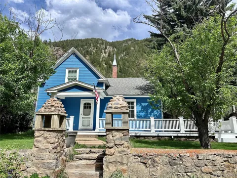 902 Main Street