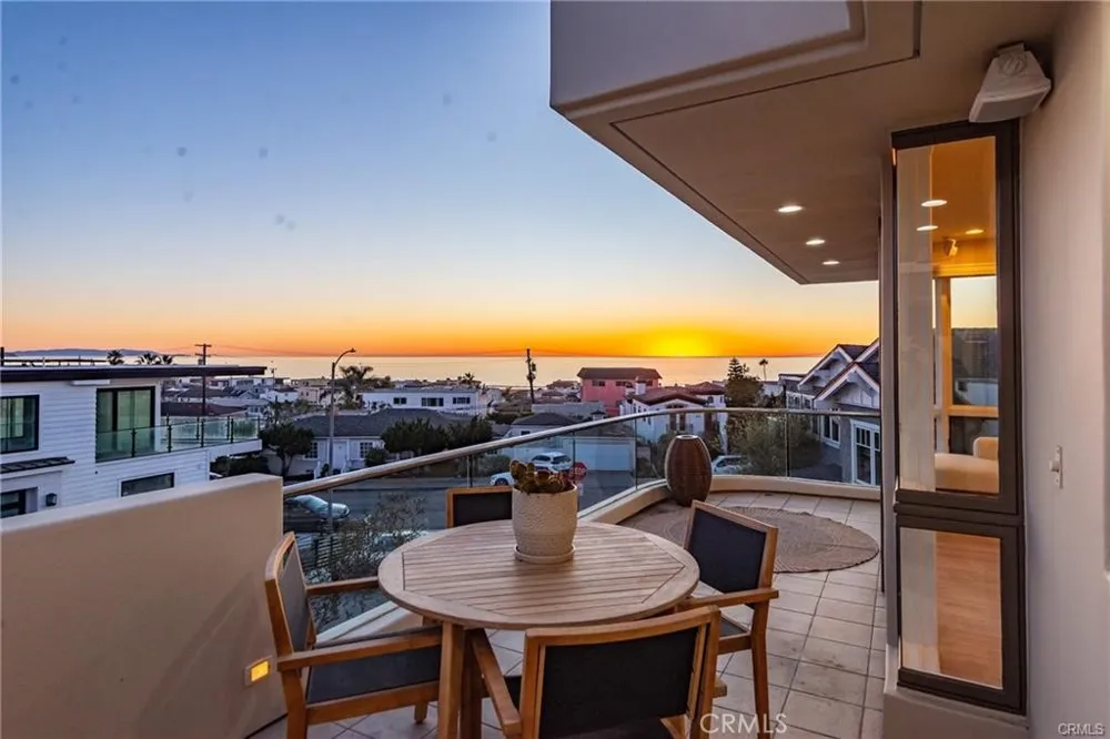 2242 Circle Hermosa Beach, CA 90254