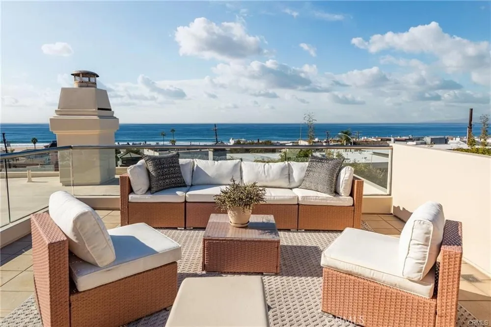 2242 Circle Hermosa Beach, CA 90254