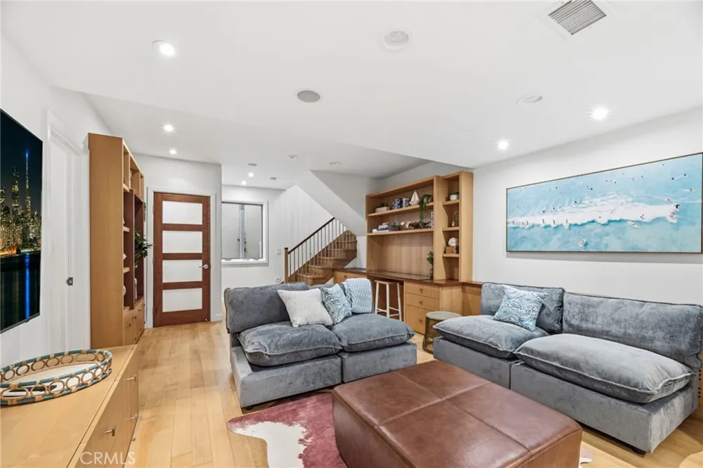 2242 Circle Hermosa Beach, CA 90254
