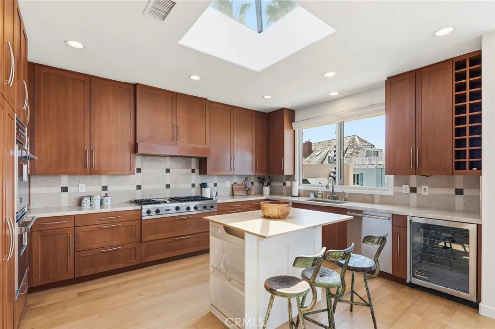 2242 Circle Hermosa Beach, CA 90254