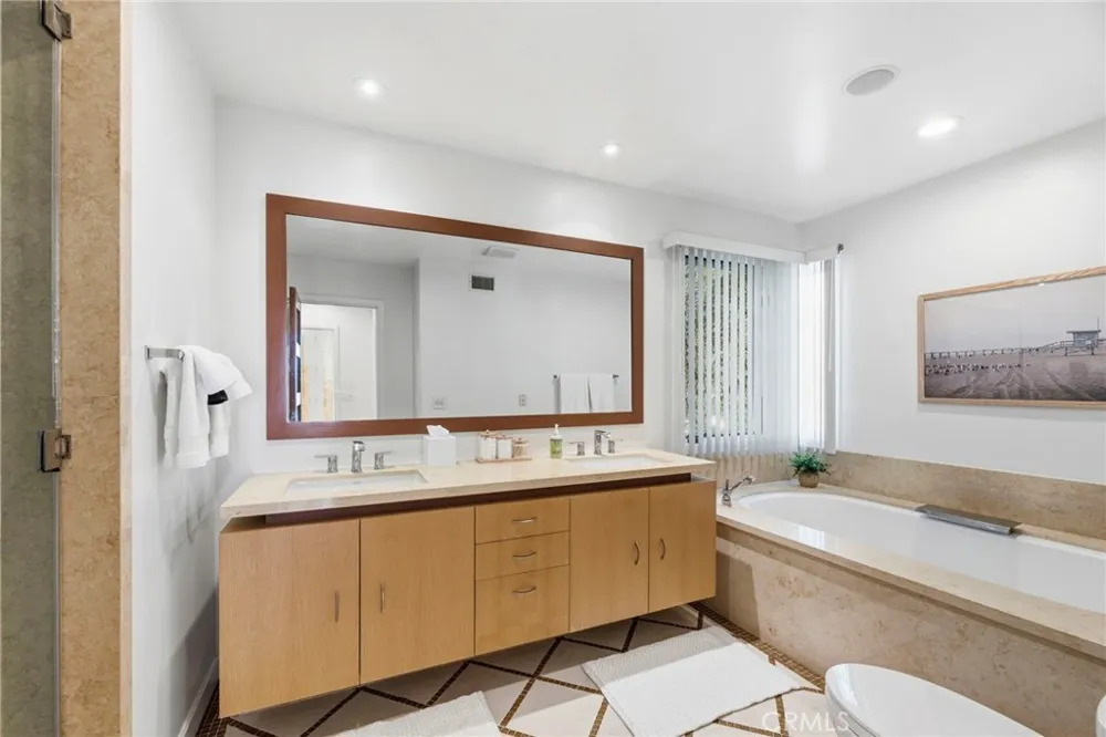 2242 Circle Hermosa Beach, CA 90254