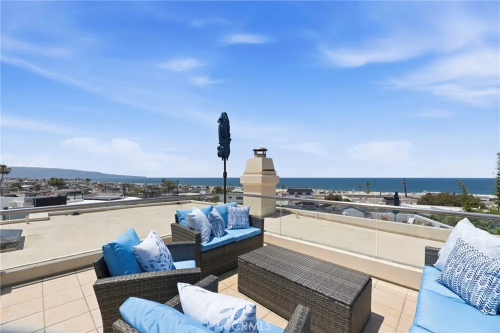 2242 Circle Hermosa Beach, CA 90254