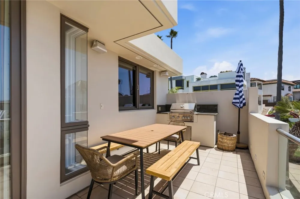 2242 Circle Hermosa Beach, CA 90254