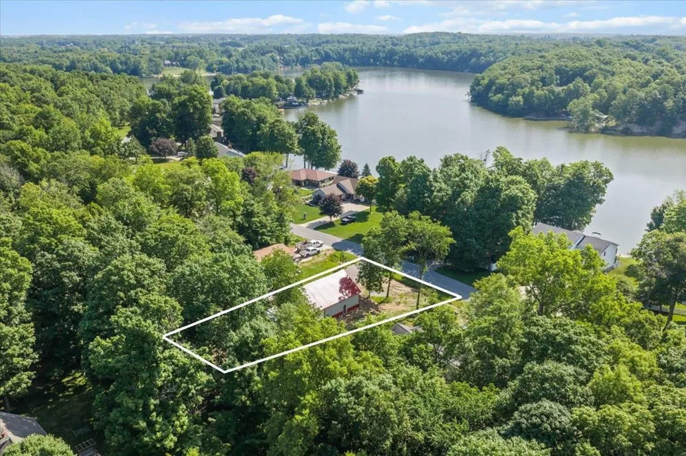 10234 Lakeside Drive Fulton Township, MI 48871