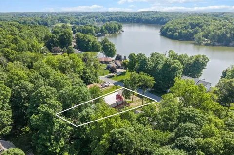 10234 Lakeside Drive