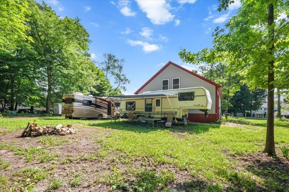 10234 Lakeside Drive Fulton Township, MI 48871