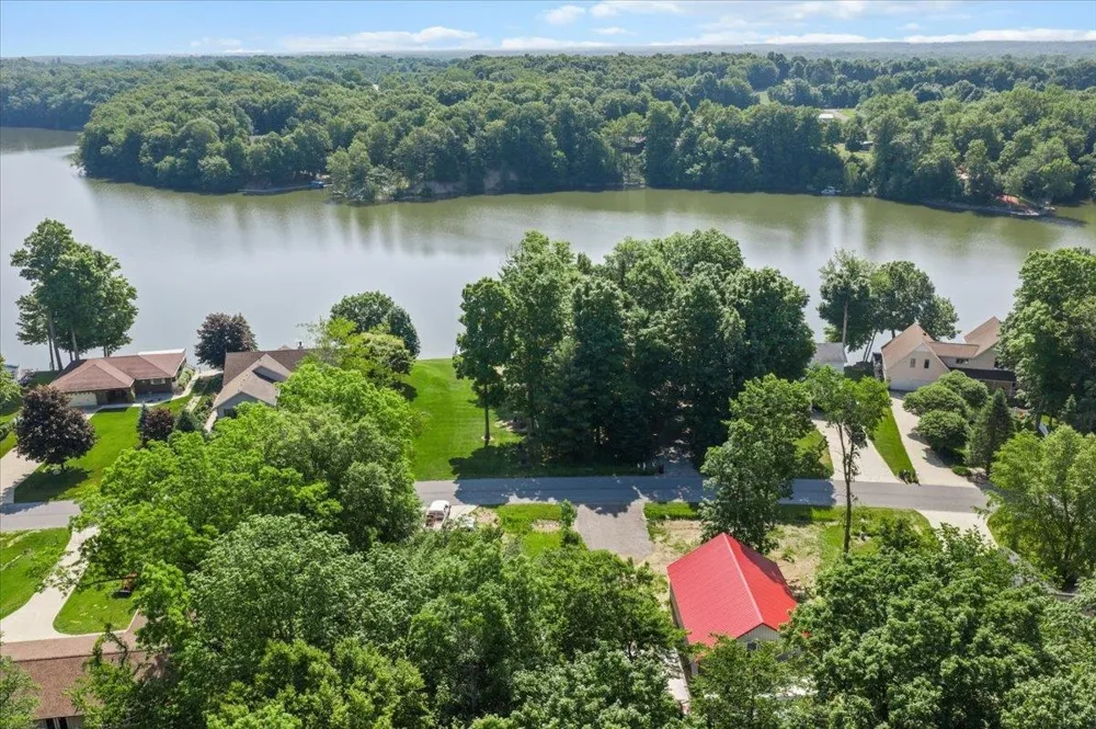 10234 Lakeside Drive Fulton Township, MI 48871