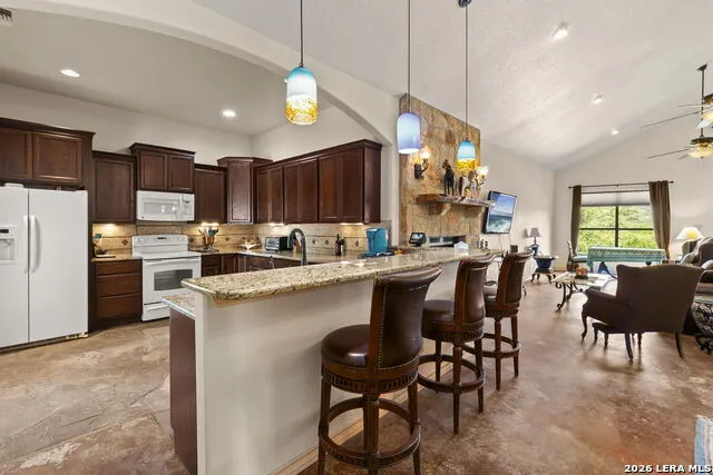 573 Hondo Oaks Dr Tarpley, TX 78883