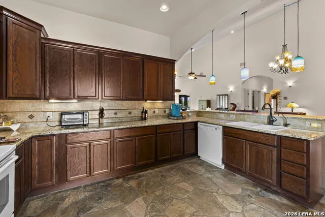 573 Hondo Oaks Dr Tarpley, TX 78883