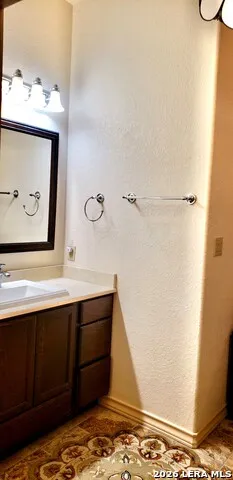 573 Hondo Oaks Dr Tarpley, TX 78883