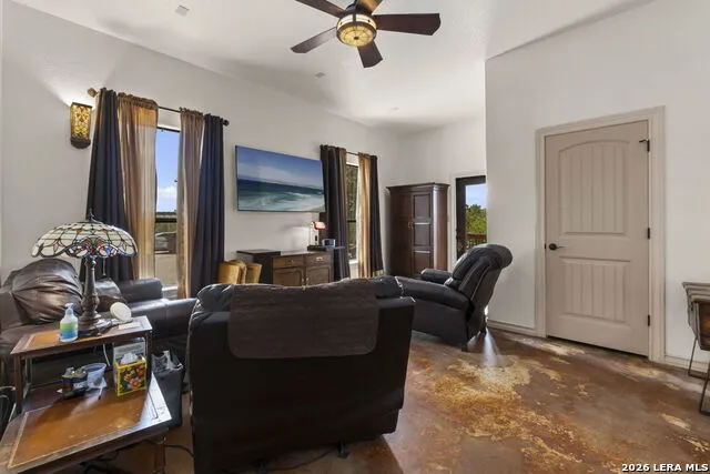573 Hondo Oaks Dr Tarpley, TX 78883