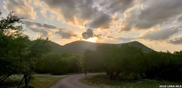 573 Hondo Oaks Dr Tarpley, TX 78883