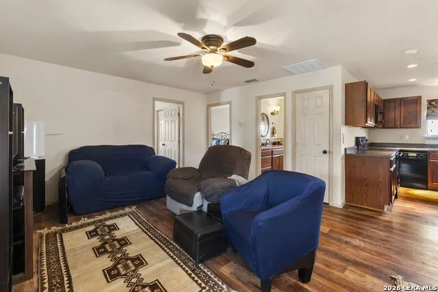 573 Hondo Oaks Dr Tarpley, TX 78883