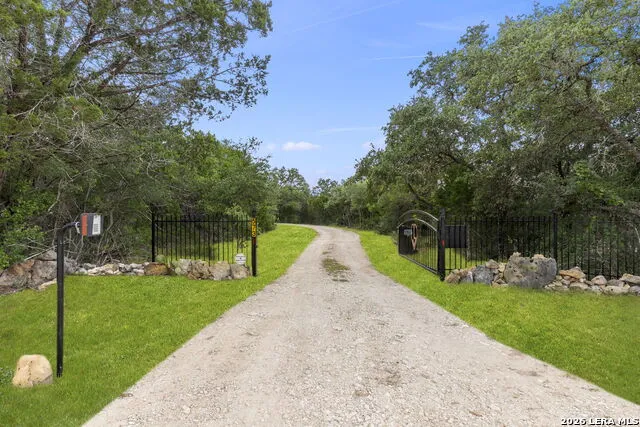 573 Hondo Oaks Dr Tarpley, TX 78883