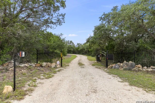 573 Hondo Oaks Dr Tarpley, TX 78883