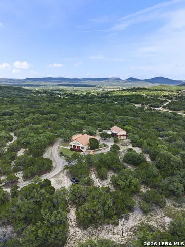 573 Hondo Oaks Dr Tarpley, TX 78883