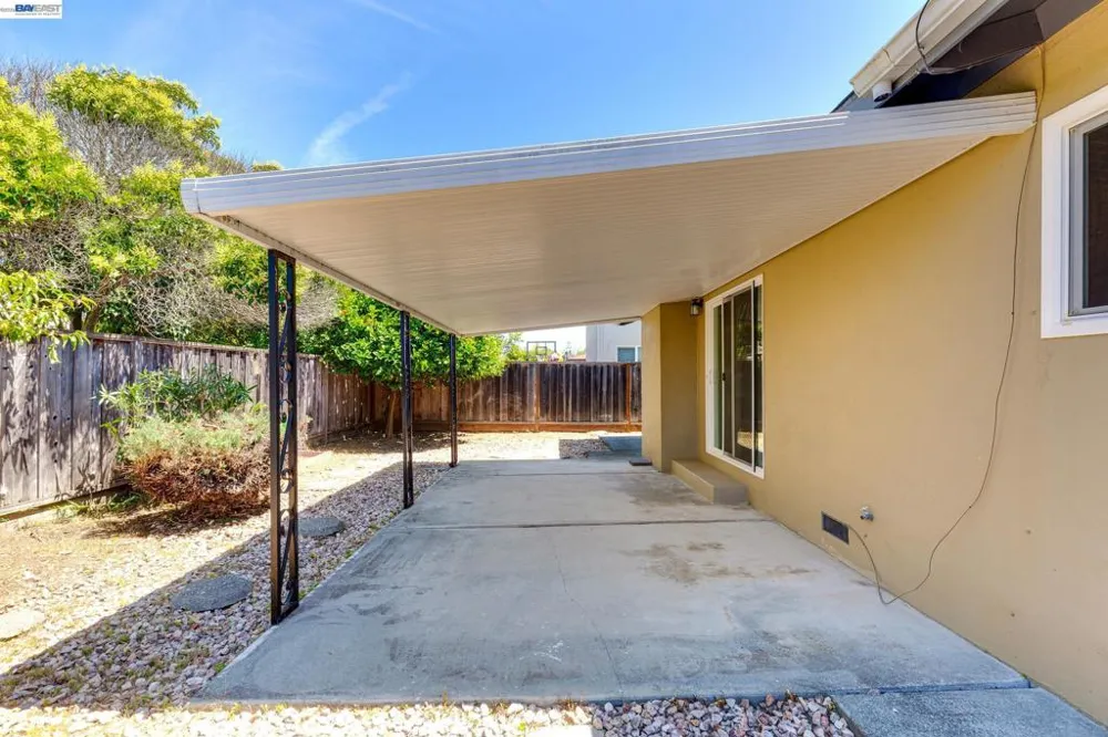 1017 Island Dr Alameda, CA 94502