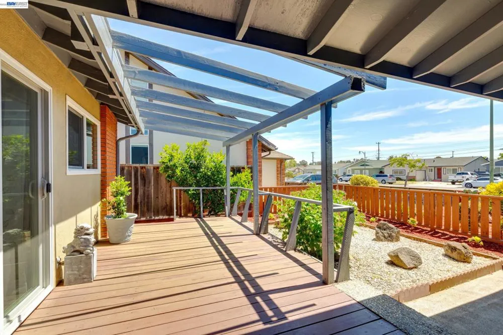 1017 Island Dr Alameda, CA 94502