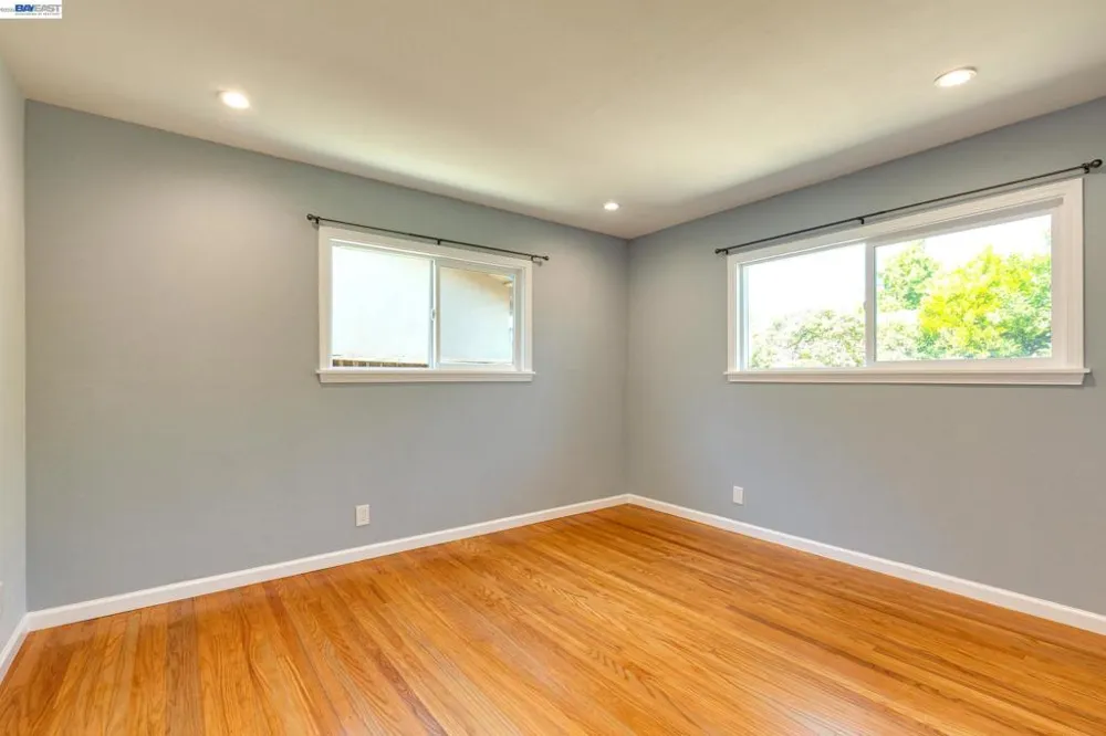 1017 Island Dr Alameda, CA 94502