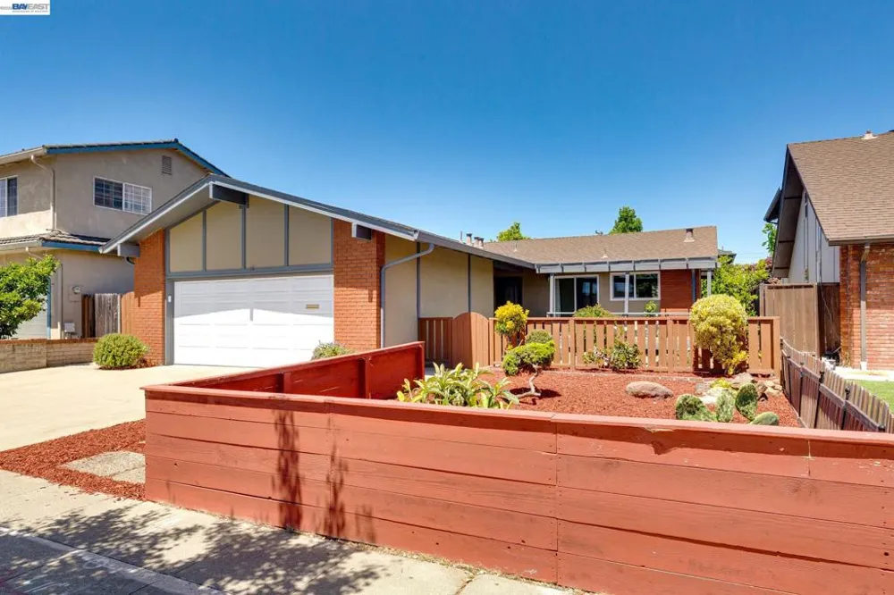 1017 Island Dr Alameda, CA 94502