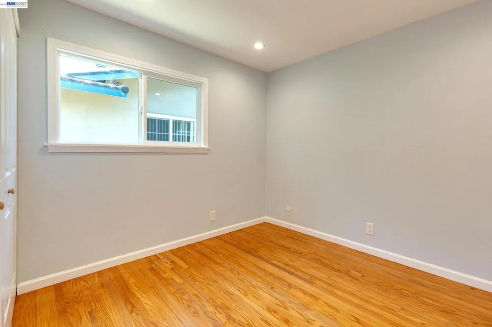 1017 Island Dr Alameda, CA 94502