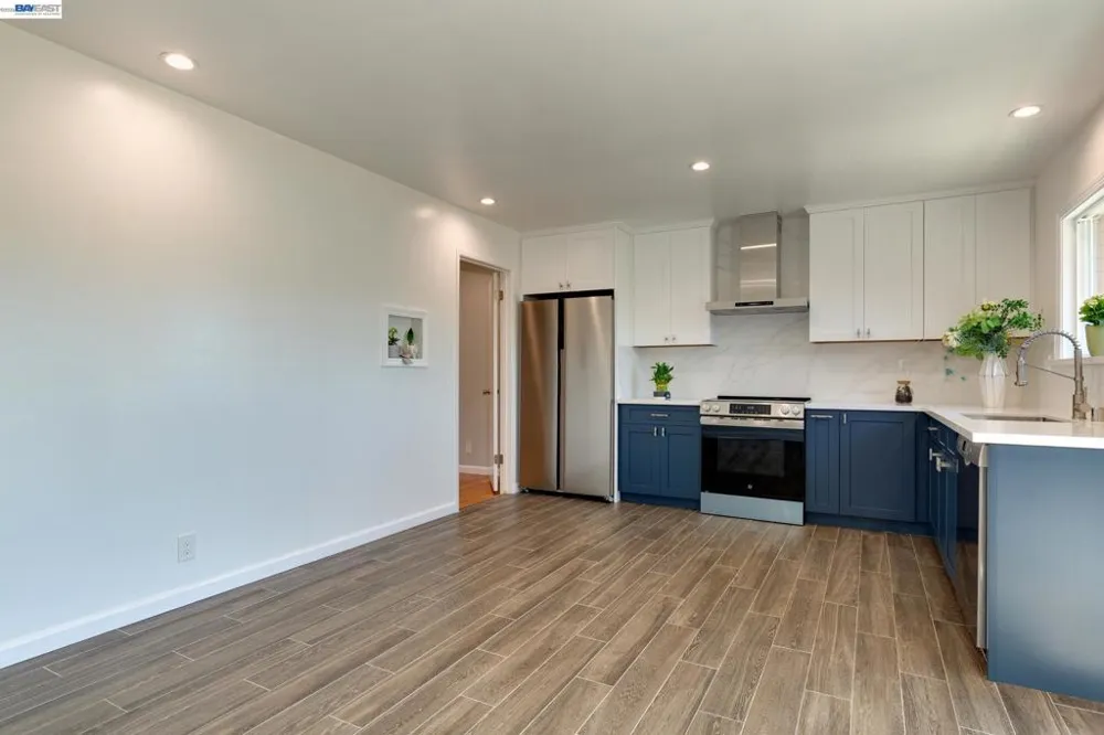 1017 Island Dr Alameda, CA 94502