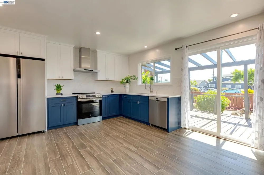 1017 Island Dr Alameda, CA 94502