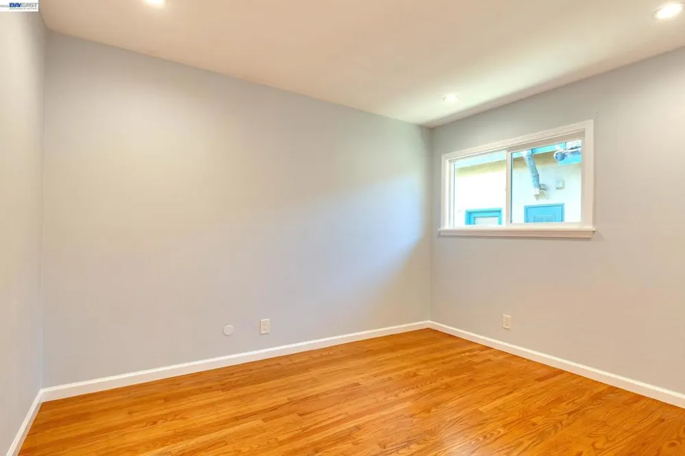 1017 Island Dr Alameda, CA 94502