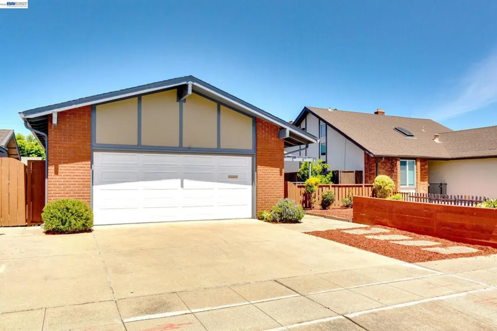 1017 Island Dr Alameda, CA 94502