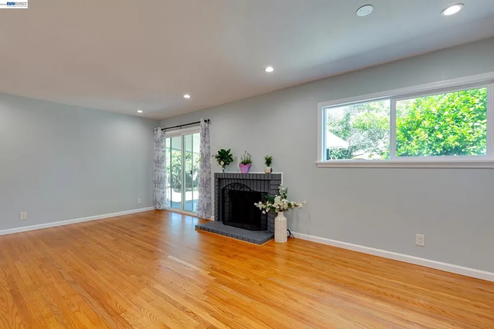 1017 Island Dr Alameda, CA 94502