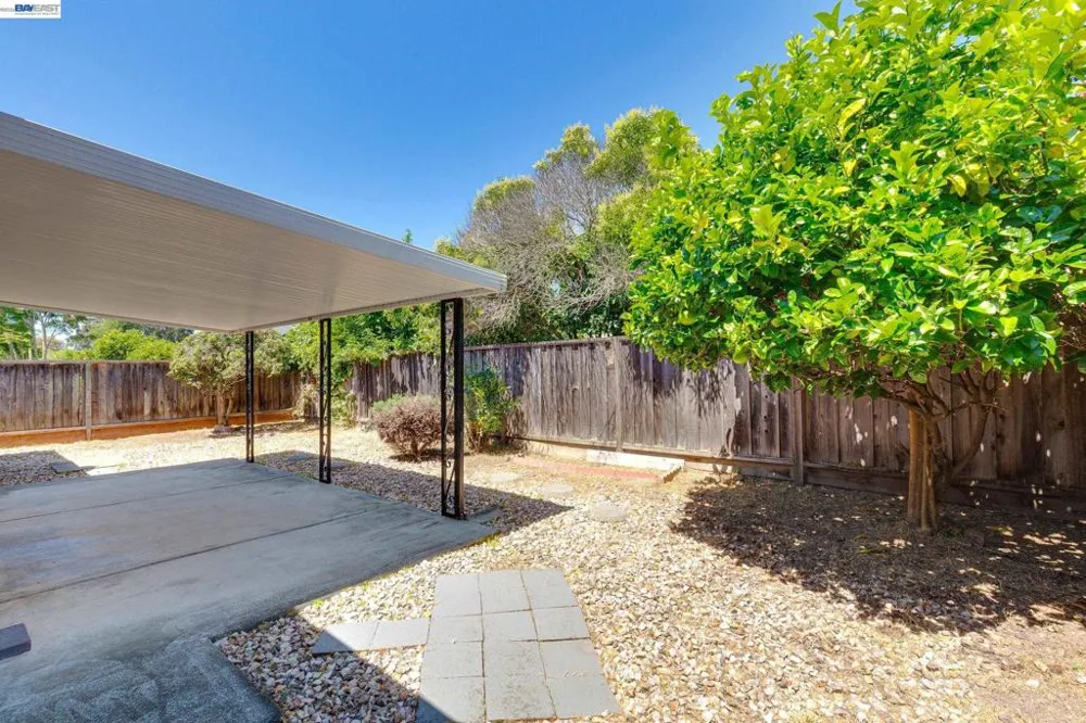 1017 Island Dr Alameda, CA 94502