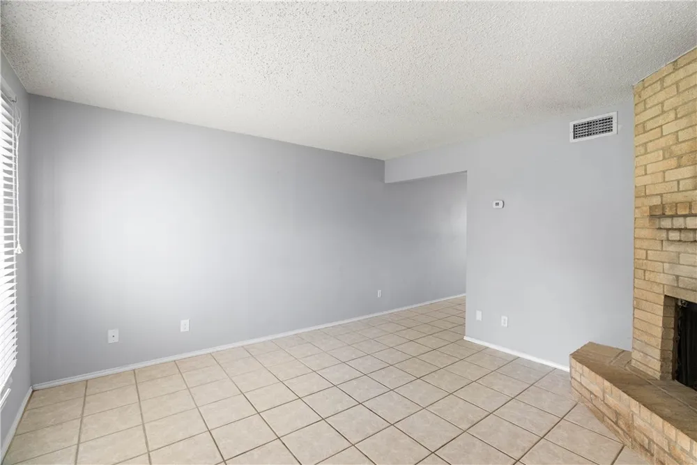 6702 Everhart #W105 Corpus Christi, TX 78413