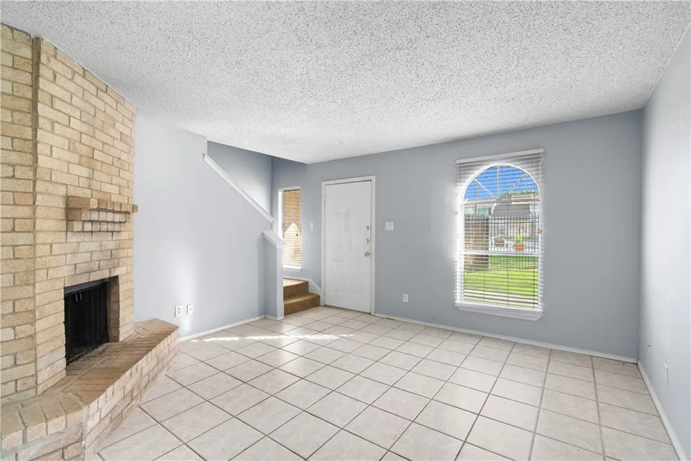 6702 Everhart #W105 Corpus Christi, TX 78413