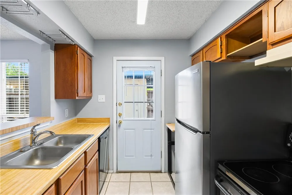 6702 Everhart #W105 Corpus Christi, TX 78413