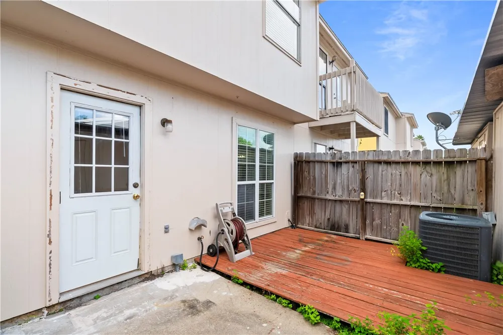 6702 Everhart #W105 Corpus Christi, TX 78413