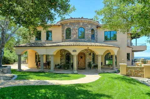775 Avenida Alcola