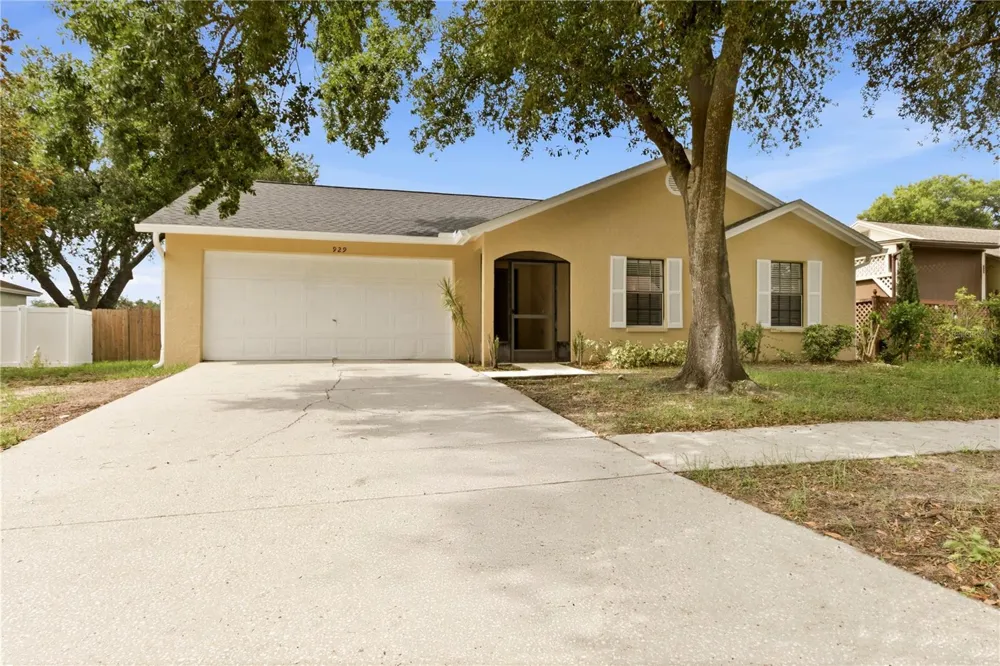 929 SANDYWOOD DRIVE Brandon, FL 33510