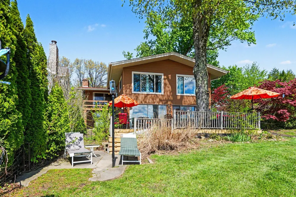 50575 W Lakeshore Drive Dowagiac, MI 49047