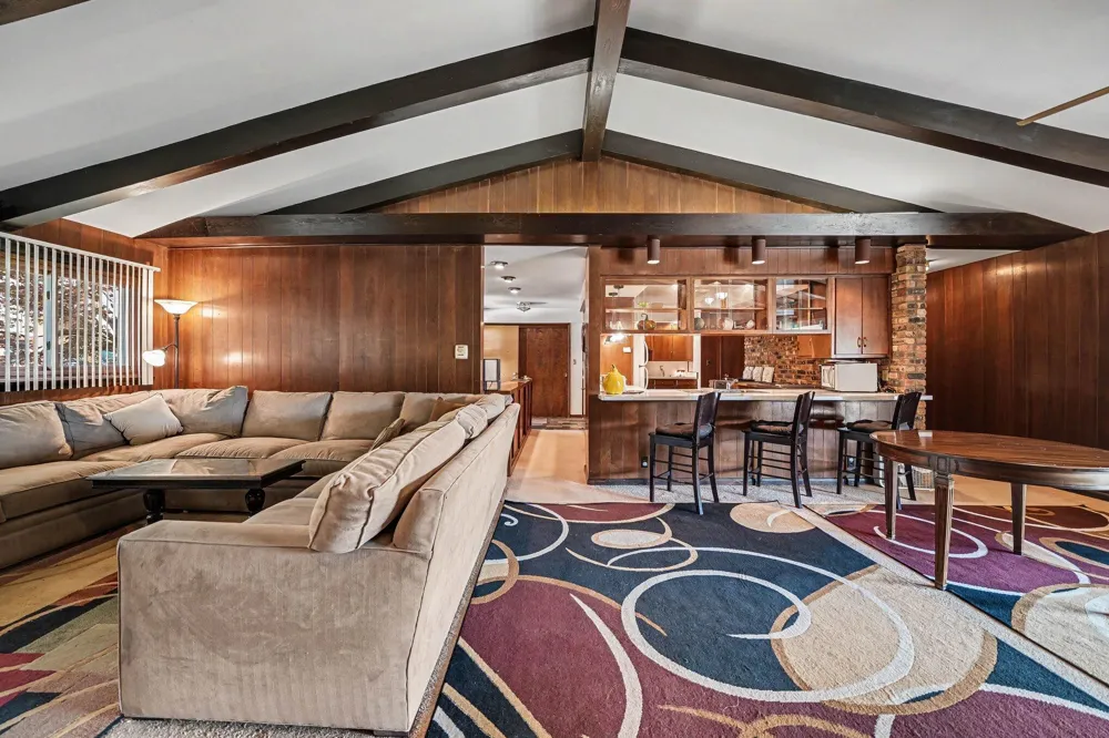 50575 W Lakeshore Drive Dowagiac, MI 49047