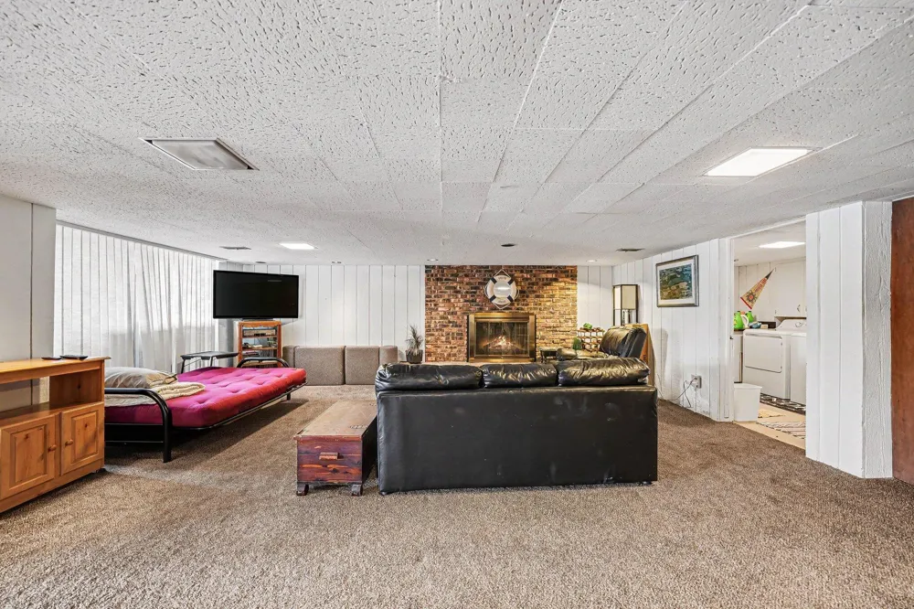 50575 W Lakeshore Drive Dowagiac, MI 49047