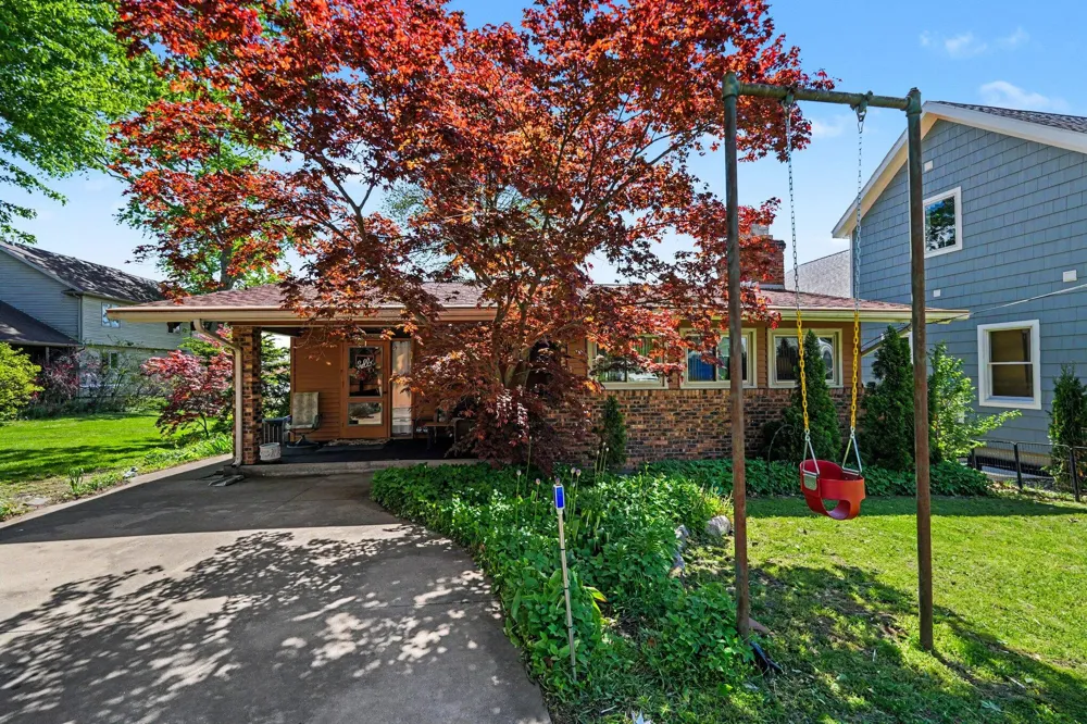 50575 W Lakeshore Drive Dowagiac, MI 49047