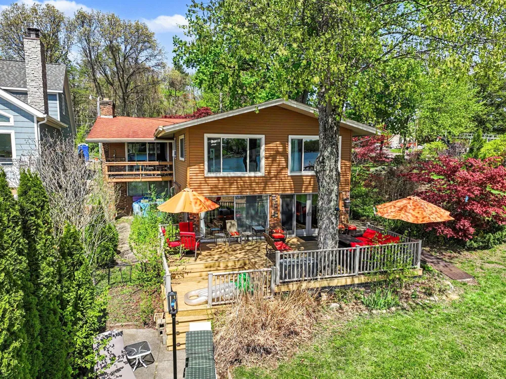 50575 W Lakeshore Drive Dowagiac, MI 49047