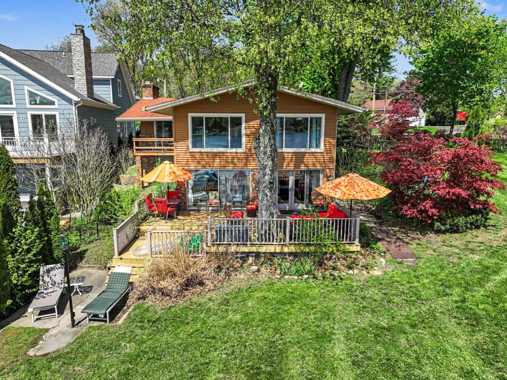 50575 W Lakeshore Drive Dowagiac, MI 49047