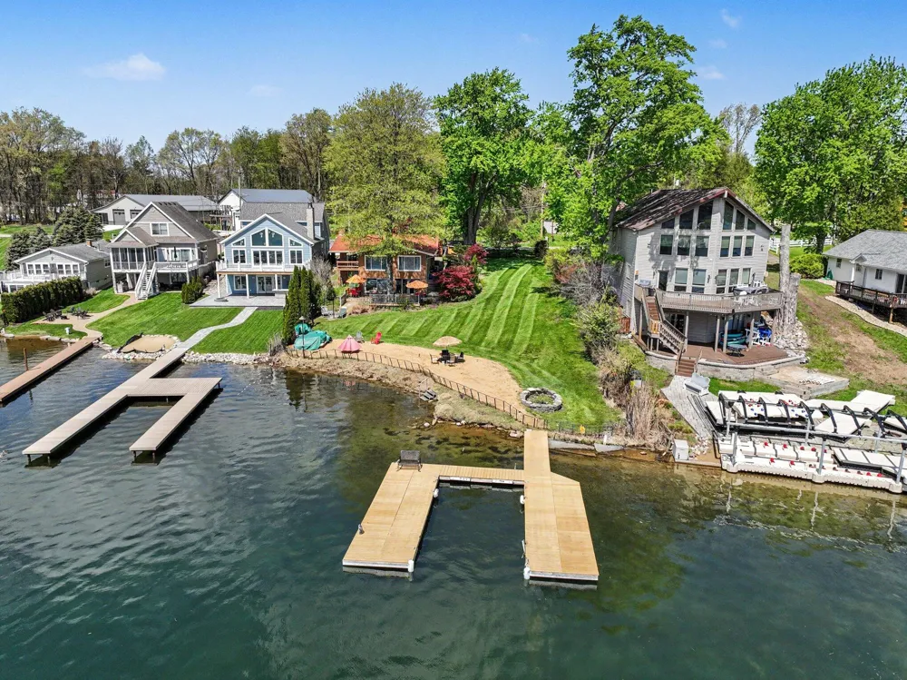 50575 W Lakeshore Drive Dowagiac, MI 49047