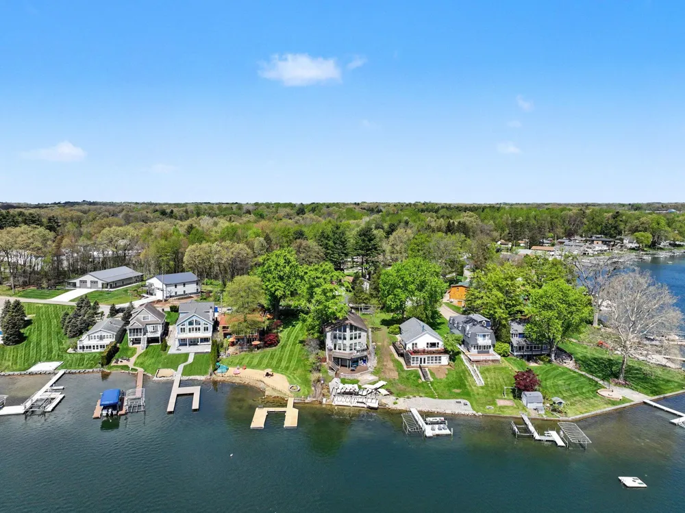 50575 W Lakeshore Drive Dowagiac, MI 49047